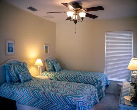 Private Heated Pool, Tropical Breezes from the Ocean, Only 10 Minutes to Beach! Отели рядом с достопримечательностью «Зона отдыха Элкс Парк»