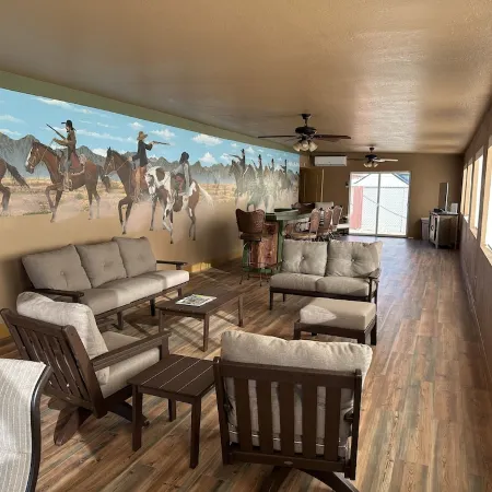 Brand New House Right on Allen St one Block from the Birdcage