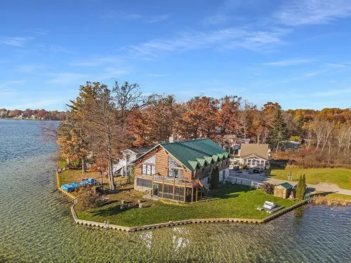 Derby Lodge - Lake Living at Its Finest! Hotels in Montcalm County