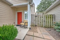 Flourishing Palm Place 3 BR 2 BA near XNA
