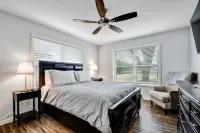 New Braunfels - 2 min walk to Schlitterbahn, walk to River, 2 miles from Gruene!