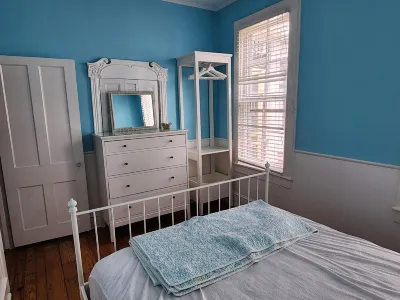 The Heart of Cape May on Historic Windsor Ave, 2 Blocks to Beach & Shopping!