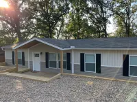 New 5 BR vacation house on beautiful Lake Greeson!! Great for large gatherings!!