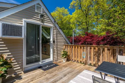 Stylish Upscale Apt w/ Snack Bar & Sunny Deck