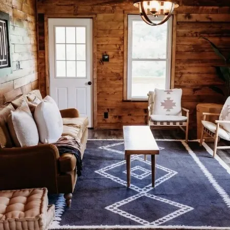 Cozy Midwest Bunkhouse located in the heart of the Ozarks! Отели в г. Райт