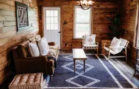 Cozy Midwest Bunkhouse located in the heart of the Ozarks!