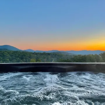 Big Mountain Views,  Minutes to Wineries, Hot Tub