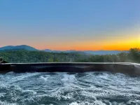 Big Mountain Views,  Minutes to Wineries, Hot Tub