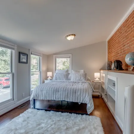 4 Bedroom, 3  Bath  Big Downtown Frederick home, w/ Private Patio &  fire table