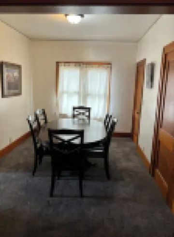 One block from downtown One bed one bath with extra folded out bed.