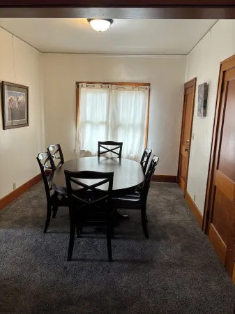 One block from downtown One bed one bath with extra folded out bed.