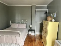 Spacious and bright, 1st floor apartment in Historical Yarmouth Village Hotels near Eartha Globe