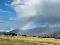 Wild Rose River Level Apartment With Private Acre Pond Hotels in Pray