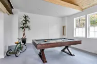 Vintage Country Home with Games, BBQ & Trails, & 20 Min to Hudson