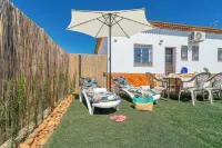 Casita Los Garranchos en la Campiña Andaluza Rodeada de Olivos