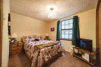 Modified A Frame Cabin.King bed. Only mins. from Ski Cloudcroft and the village.