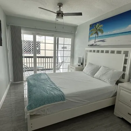 Beach Block Apartment w/ Balcony