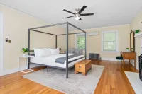 8 Bedroom MANSION Biltmore Lake with Hot Tub. - Wifi