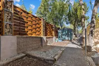 Hot tub, Mnt. Views, A/C, Downtown -  Eco Chalet!