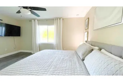 Modern 3BR 2 BathFreeWifi WarmMineralSpring EV lvl 2 chargerwith tesla adapter