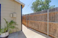 ✮The Monochromatic Modern Studio✮Near TTU✮1BD/1Bth