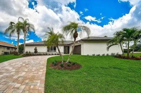 A Happy Place waiting for you. Just 7 minutes away from Fisherman’s Village!