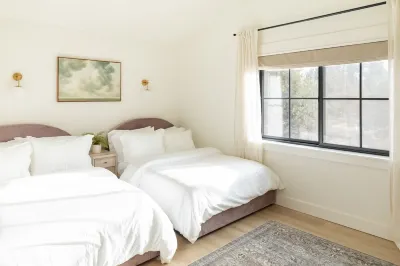 Pristine Tranquil Retreat on Canal Hotels near Staples