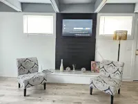 Charming, luxe, modern home near Naval base, Six flags, Casino, Gurnee Mills Hotels in Waukegan