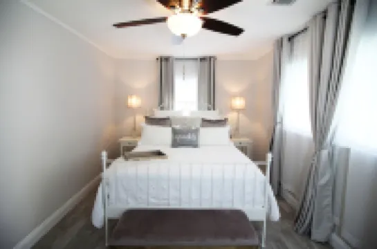 Historic District Bungalow - Easy Walk to Downtown