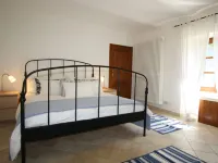 Italian villa, private pool - cycling, hiking, wine tours, slow-food, fast WiFi Hotel a Bubbio