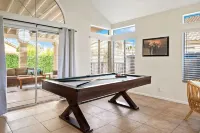 Family friendly home with pool, pool table, games, arcades and equipped kitchen