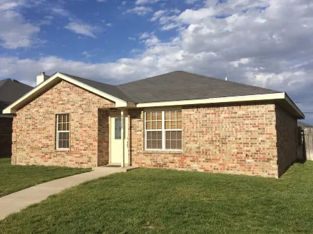 McKinley House - Garage, Gym and Fenced Back Yard