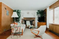 Cozy Mid-Century Mod by Lake MI&Dunes with Hot Tub