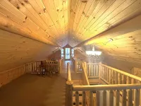 Charming 3 Bedroom, 2 Bath Custom Built Log Cabin in Ocala National Forest.