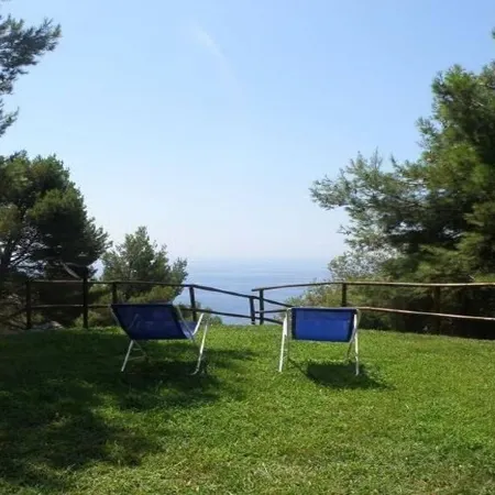I Carrubi, detached house with sea view