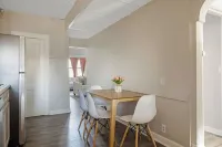 Fully Equipped Cozy 2BR Apartment Near Delmar Loop
