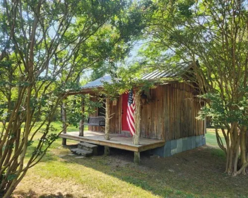 Little cabin in the heart of the Kiamichi Mountains 33 miles from Hochatown, OK Hotels in Pushmataha County