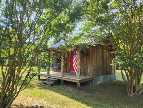 Little cabin in the heart of the Kiamichi Mountains 33 miles from Hochatown, OK Hotels in Pushmataha County