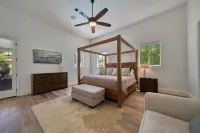 Spacious Private Resort walk to Downtown Palm Springs