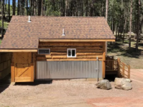 8 miles to Mount Rushmore - Sleeps 2 - King Bed Hotels in Mount Rushmore UT