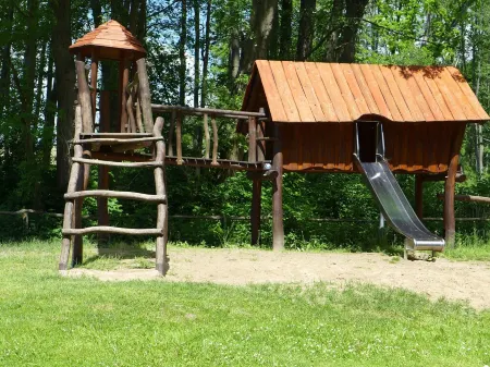 Comfortable vacation home with a sauna and whirlpool directly by the lake