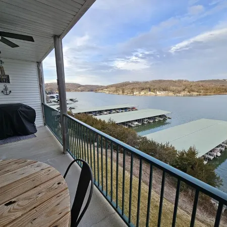 Year Round Relaxation with Beautiful Lake View for Creating Great Memories!