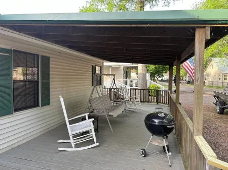 Fish cleaning station, screened porch, covered front porch, fire pit, 3 BR