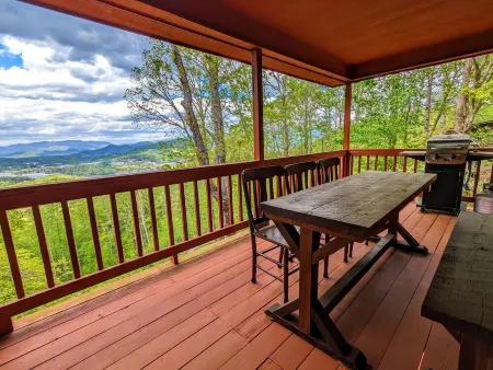 Pura Vida Cabin, 4BR, Hiawassee,GAView of Lake Chatuge and amazing Mountain!