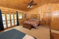 Cozy Lake Fork Cabin~private boat ramp, open-air dock & lift, fire pit