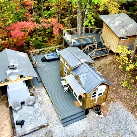 Secluded 34 Acres •Luxury Mountain Tiny Home with Treehouse Bedroom• Hot Tub