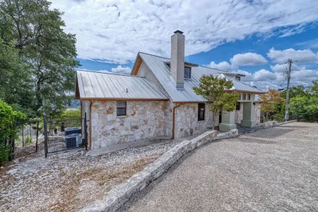 Bella Vista•Amazing Views•NEWHotTub•FREE Frio@Concan VIP Отели в г. Конкан