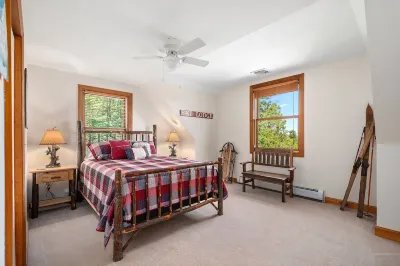 Stunning Lake Views + Fall Colors @ Gunstock - 4 Br Sleeps 10, Dog-Friendly Home