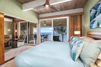 Oceanfront, Top Floor, Two-Bedroom / Updated Including A/C Throughout!