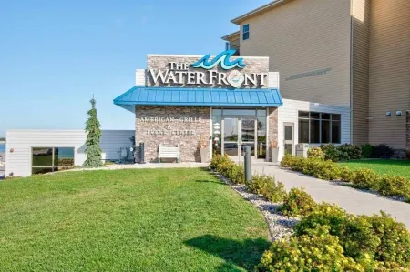 Beautiful Newly built Bayside Lake Front Condo!